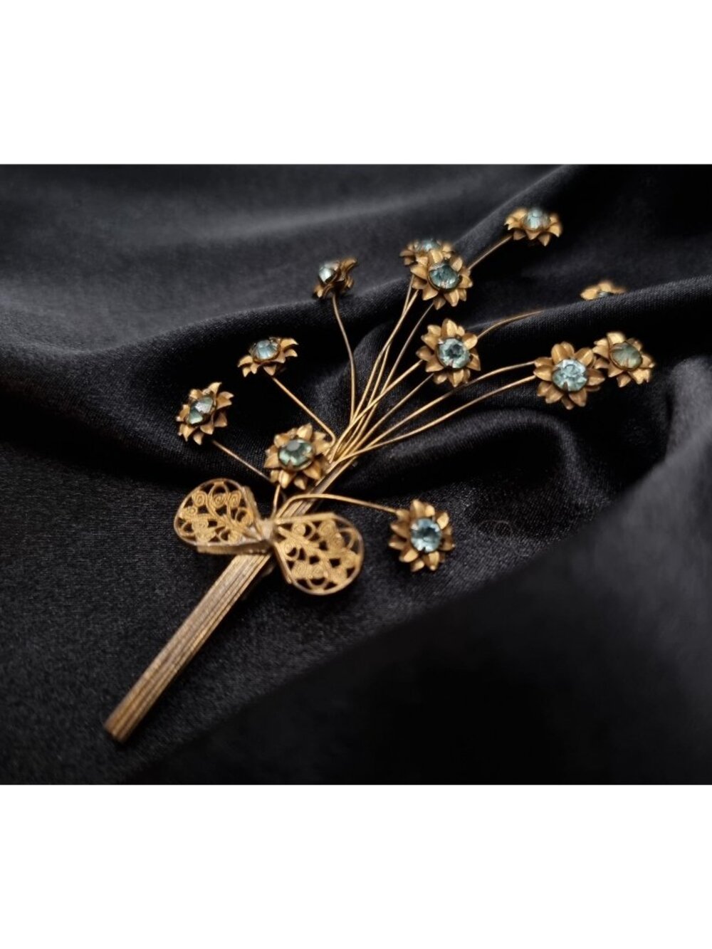 Vintage 1930s-1950s Sterling Silver Filigree Floral Brooch With Blue Rhinestones